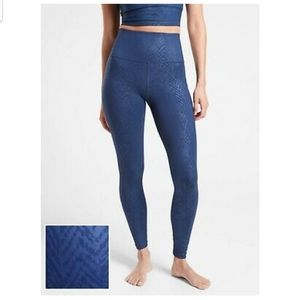 Athleta salutation stash pocket leggings